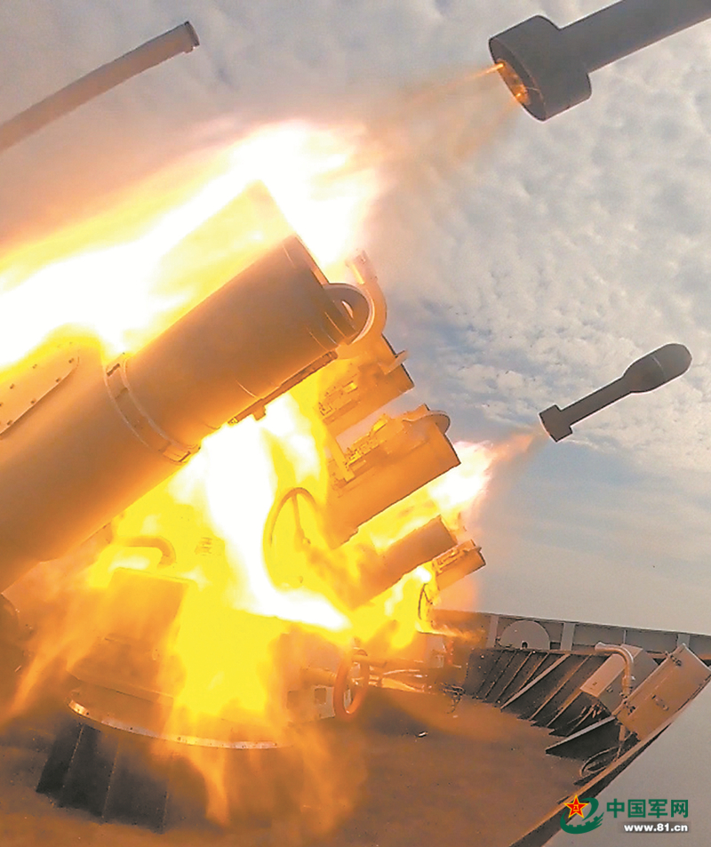 中國(guó)海軍フリゲート支隊(duì)が実戦的訓(xùn)練を?qū)g施