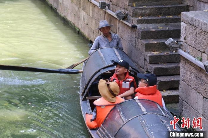 観光客で賑わう魯迅の故郷　浙江省紹興