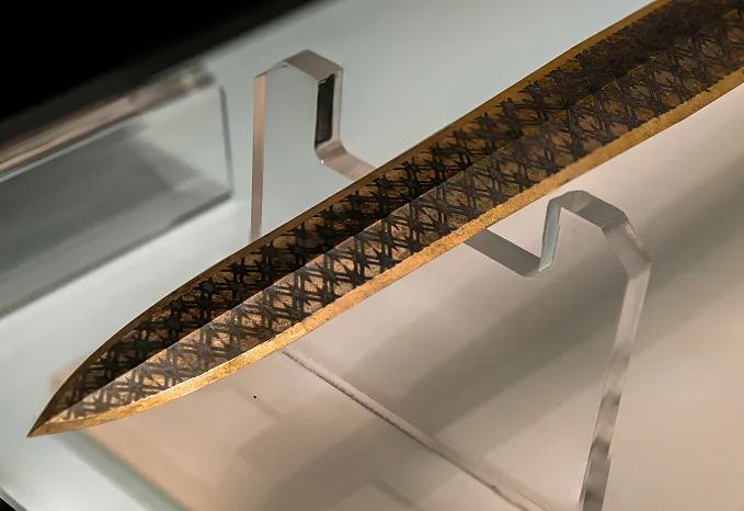 越王勾踐剣（湖北省博物館所蔵）