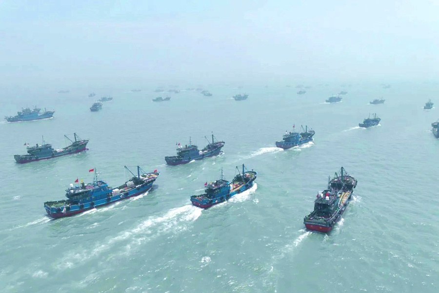 漁解禁をうけ、競うように出漁する無數(shù)の漁船　福建省