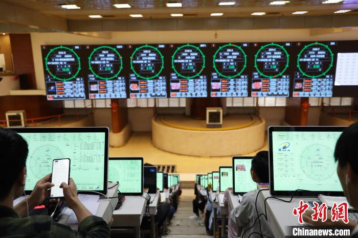 8月14日に撮影された昆明國(guó)際花卉オークション交易センターの取引ホールの様子 (資料寫真) 。