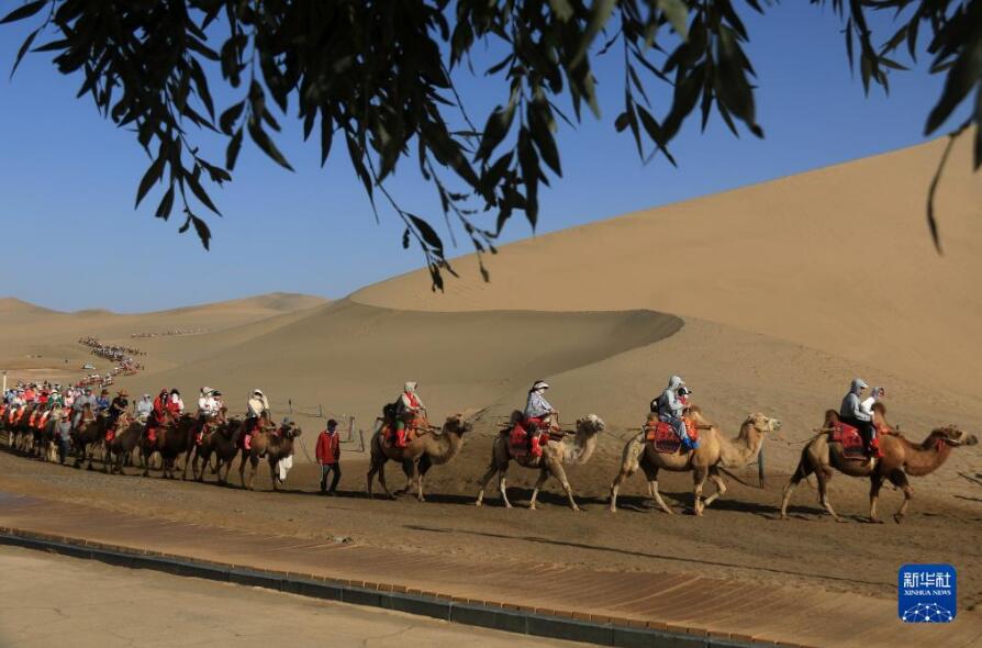 秋の砂漠を満?jiǎn)恕「驶嵤《鼗?></a></td></tr><tr><td class=