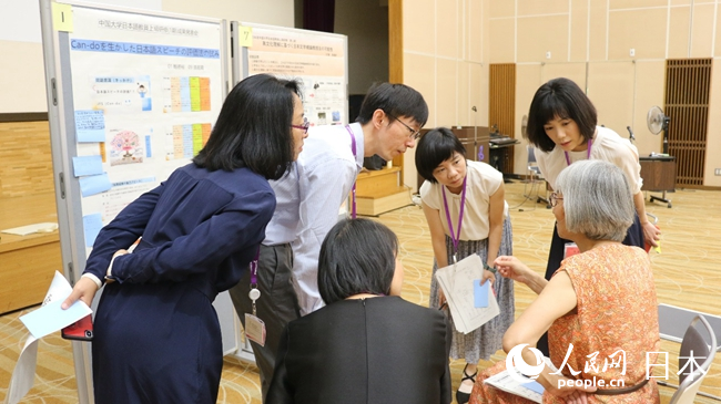 閉講式迎えた中國(guó)の大學(xué)の日本語(yǔ)教師を?qū)澫螭摔筏骏膝ぅ欹佶胙行迺?huì)