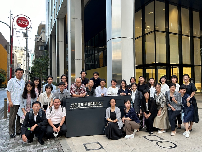 閉講式迎えた中國(guó)の大學(xué)の日本語(yǔ)教師を?qū)澫螭摔筏骏膝ぅ欹佶胙行迺?huì)