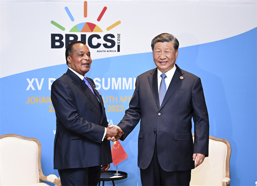 南アフリカ?ヨハネスブルグで現(xiàn)地時(shí)間8月24日午前、コンゴ共和國(guó)のサスヌゲソ大統(tǒng)領(lǐng)と會(huì)談した習(xí)近平國(guó)家主席（撮影?謝環(huán)馳）。