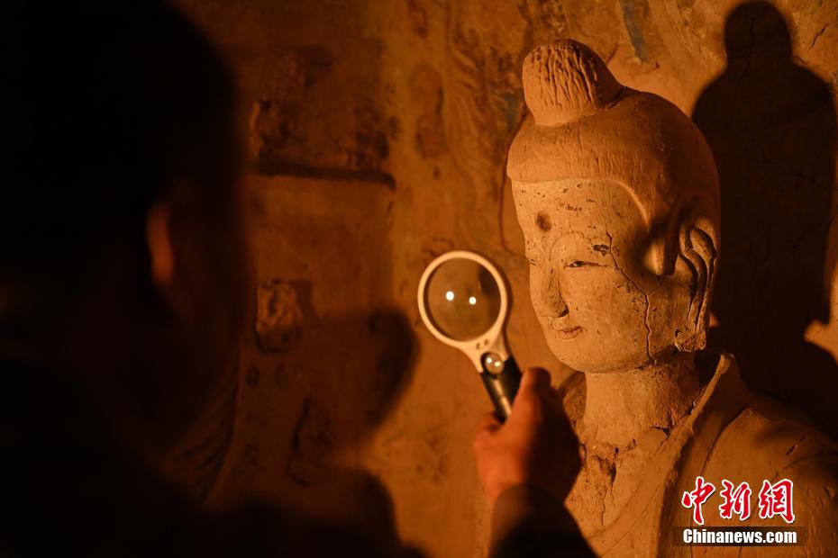 38年間にわたり文化財(cái)保護(hù)を続ける麥積山石窟文化財(cái)修復(fù)師　甘粛省