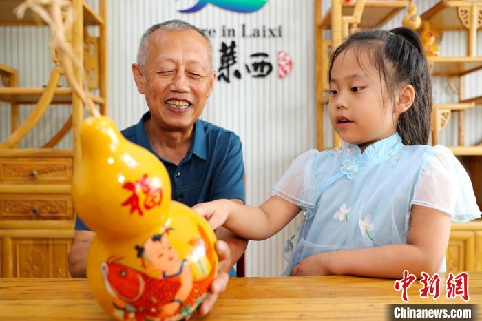 「大きな世界」を表現(xiàn)する小さなひょうたん　山東省青島