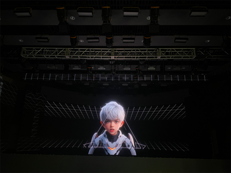 初披露されたデジタルイメージキャラクターの「白澤」（撮影?李丹陽）。