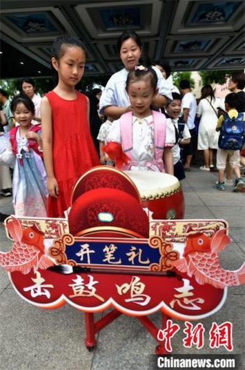 伝統(tǒng)的な儀式「開筆禮」で新學(xué)期スタート　福建省福州