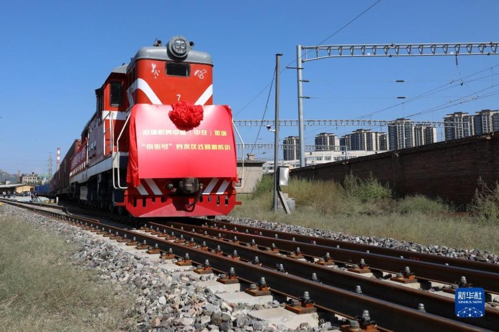 初の中歐（中亜）班列「京張?zhí)枴工\(yùn)行　河北省張家口