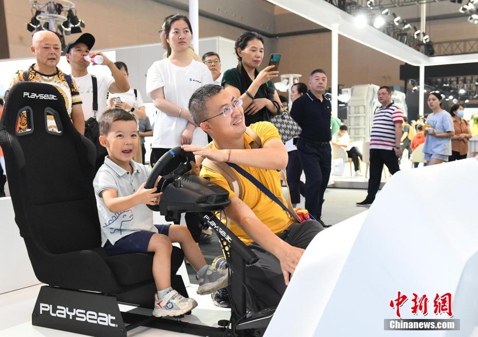 未來のテクノロジーが勢ぞろいした中國國際スマート産業(yè)博覧會