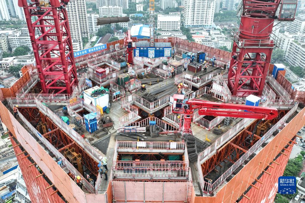 「空中ビル建設(shè)裝置」が海南センターの100メートル突破を後押し