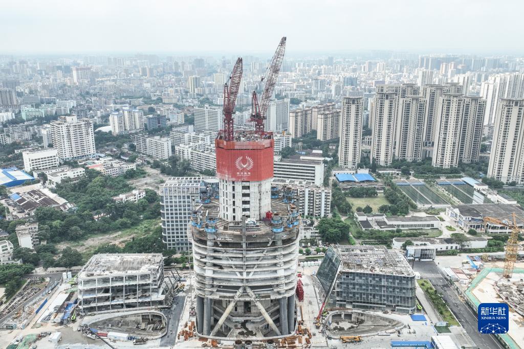 「空中ビル建設(shè)裝置」が海南センターの100メートル突破を後押し