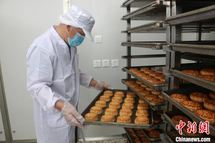 タニシ麺で有名な柳州市が打ち出したのは「タニシ月餅」！　広西