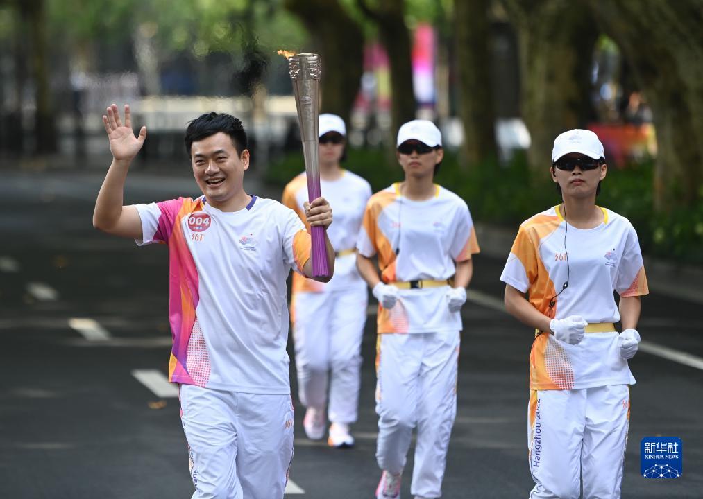 杭州アジア大會(huì)の聖火リレーがスタート　浙江省