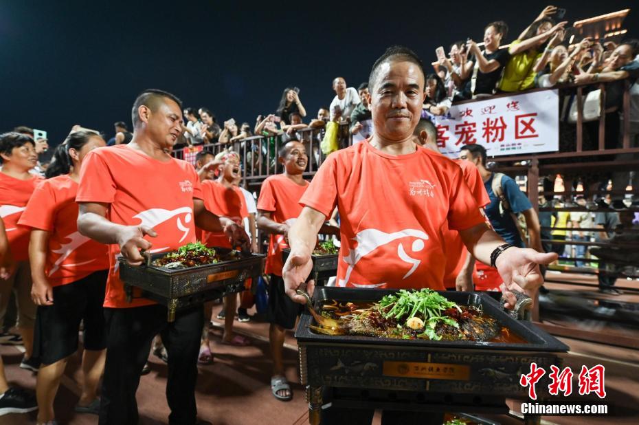 見て楽しい！食べて美味しい！村のサッカーリーグで「グルメ対決」？　貴州省