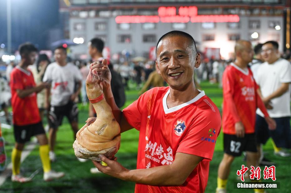 見て楽しい！食べて美味しい！村のサッカーリーグで「グルメ対決」？　貴州省