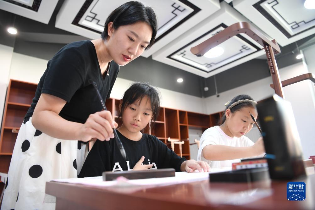 開(kāi)校一期生となる新入生を迎えた雄安史家胡同小學(xué)?！『颖笔?></a></td></tr><tr><td class=