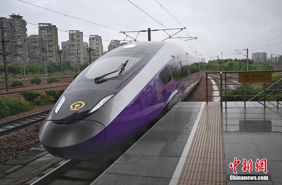 杭州アジア大會(huì)特別版スマート高速列車「復(fù)興號(hào)」の運(yùn)行開始　浙江省