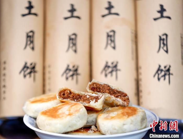 中秋節(jié)近づき、伝統(tǒng)的なハム入り月餅作りが盛んに　安徽省黃山