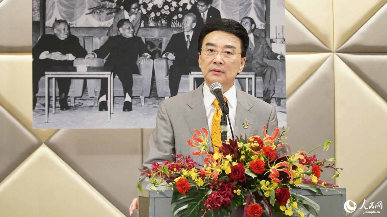 乾杯の挨拶を行う在日中國(guó)企業(yè)協(xié)會(huì)の王家馴會(huì)長(zhǎng)（撮影?蔣暁辰）