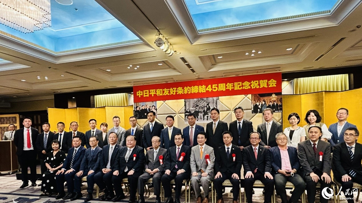 來(lái)賓の集合寫(xiě)真（撮影?蔣暁辰）