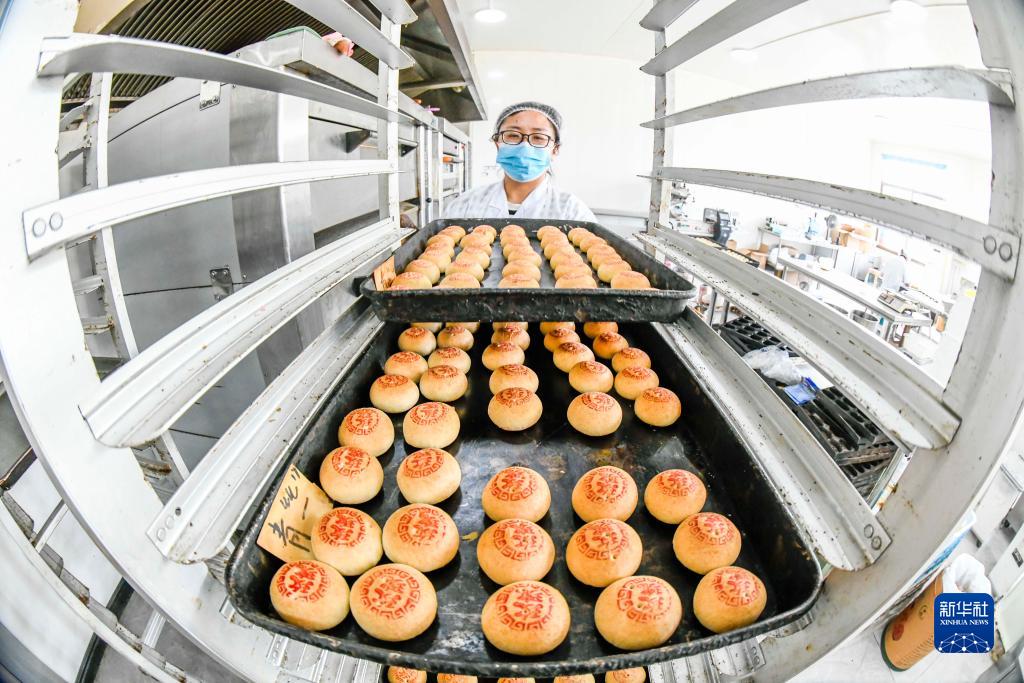 中秋節(jié)を控え、中國各地で月餅作りピークに