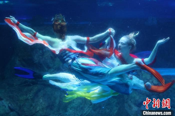 南京海底世界でパフォーマンス「飛天水舞」を初公開(kāi)　江蘇省
