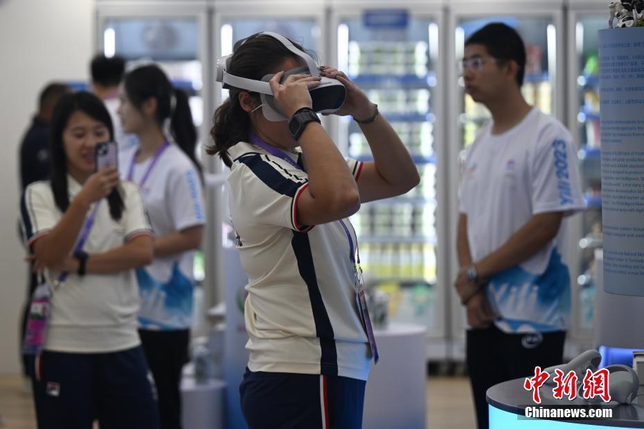 杭州アジア大會(huì)選手村で各種體験を楽しむ選手たち　浙江省