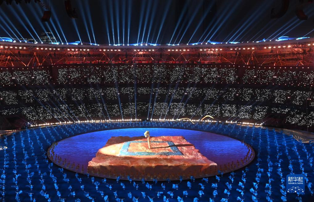 9月23日夜の開(kāi)會(huì)式のカウントダウンの様子（撮影?徐昱）。