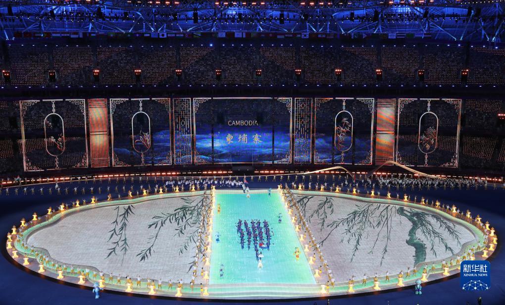 カンボジア代表選手団の入場行進の様子（撮影?楊磊）。