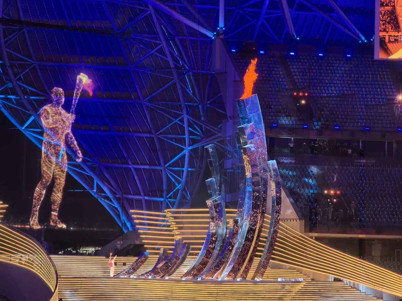 アジア競(jìng)技大會(huì)史上初の「デジタル＋リアル」融合の聖火點(diǎn)燈