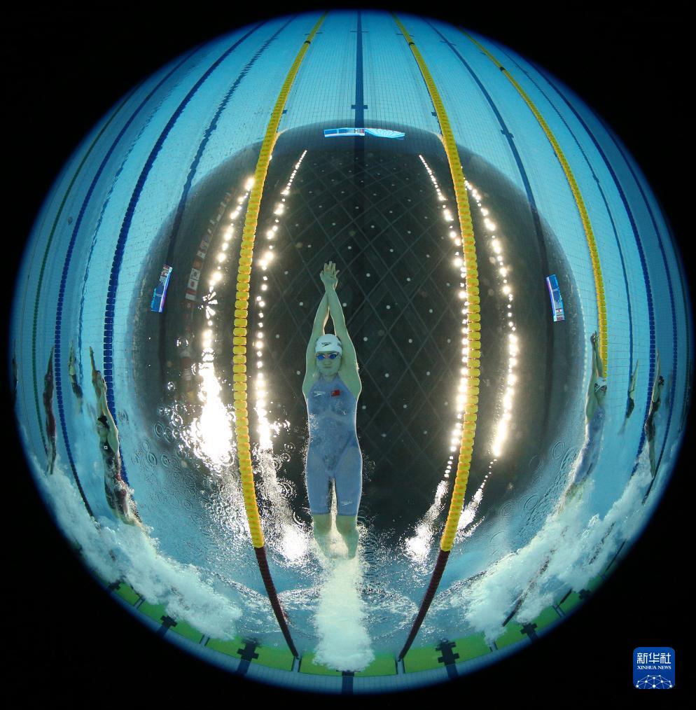 競泳女子200メートルバタフライで中國の張雨霏選手が金メダル　杭州アジア大會(huì)