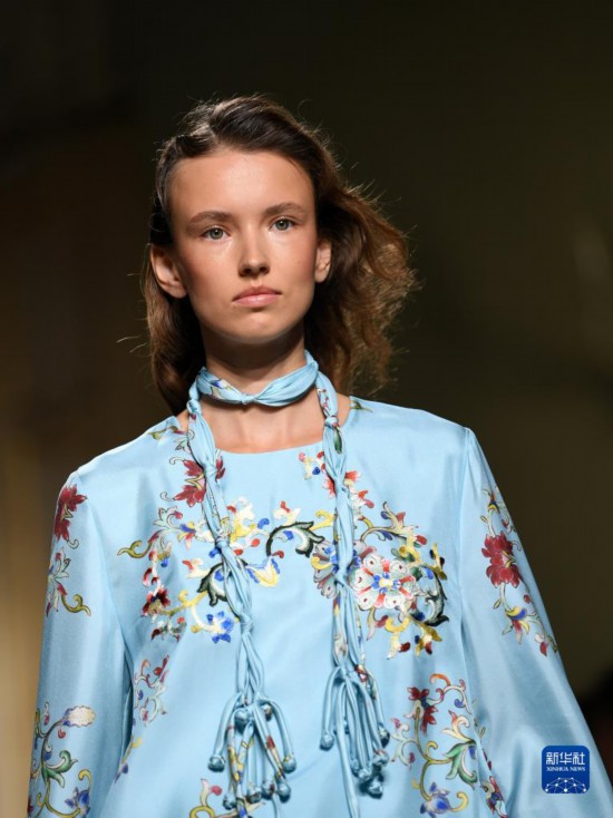 苗族刺繍がミラノ?ファッションウィークに登場(chǎng)　貴州