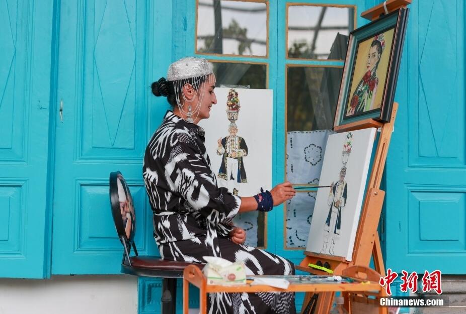 資料寫真（新疆維吾爾<ウイグル>自治區(qū)にある喀賛其民俗観光地で撮影）