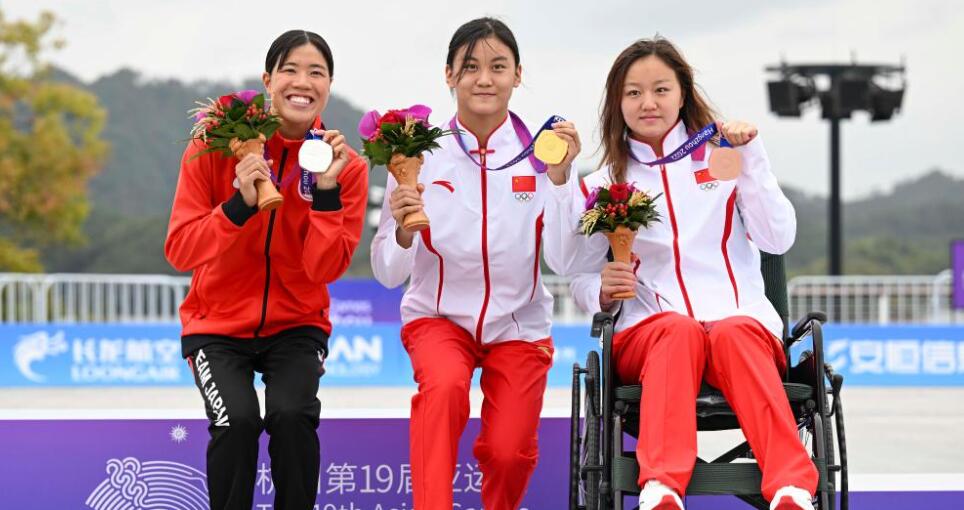 女子マラソンスイミングで中國の呉姝彤選手が金メダル　杭州アジア大會
