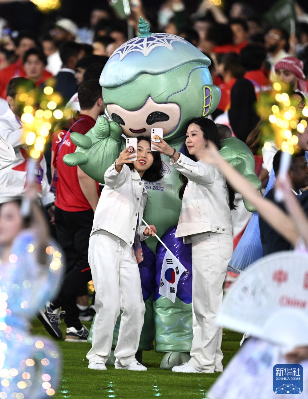 閉會式に入場したアスリートたち。