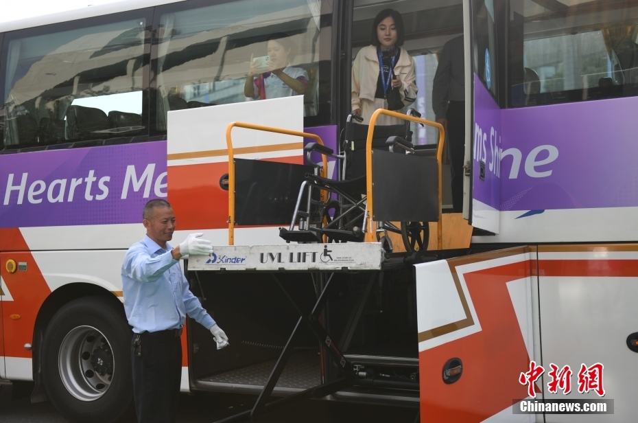 開(kāi)會(huì)に向け、會(huì)場(chǎng)改造作業(yè)が進(jìn)められるアジアパラ競(jìng)技大會(huì)會(huì)場(chǎng)　浙江省杭州