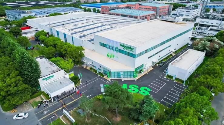 上海施耐徳配電電器有限公司の三期工事の様子。（寫真提供は浦東発布）