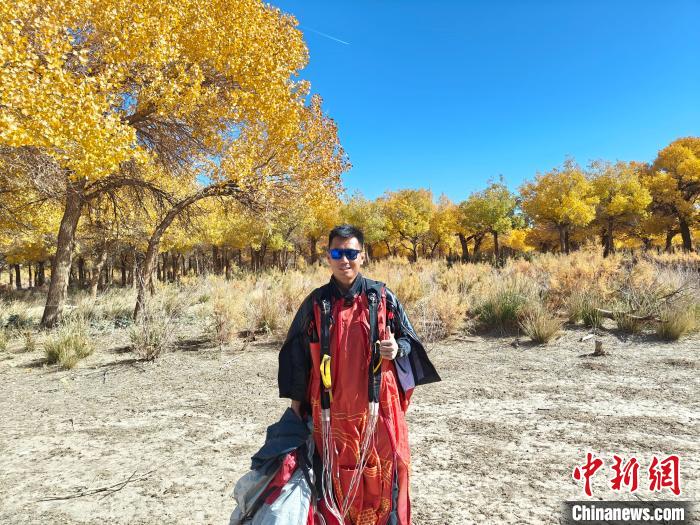 コトカケヤナギ林の上空をウイングスーツで飛ぶ！　內(nèi)蒙古