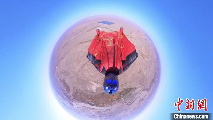 コトカケヤナギ林の上空をウイングスーツで飛ぶ！　內(nèi)蒙古