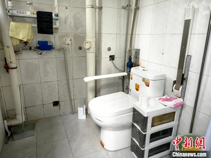 大學(xué)が車いすを使う新入生に「バリアフリー寮」を準(zhǔn)備　重慶