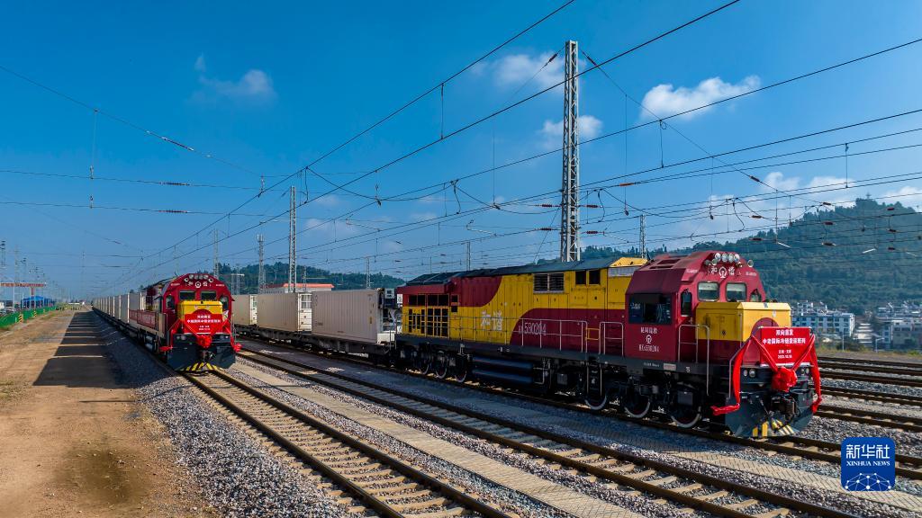 中國ラオス鉄道と中國ベトナム鉄道の國際コールドチェーン貨物列車が運(yùn)行開始