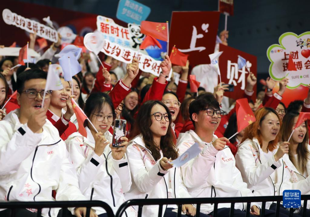 10月17日、活動(dòng)開(kāi)始宣誓セレモニーに參加したボランティアたち（撮影? 劉穎）。