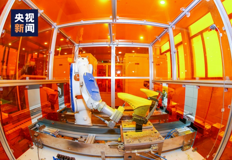 靴メーカーのスマート製造をバックアップする自動化生産ライン。