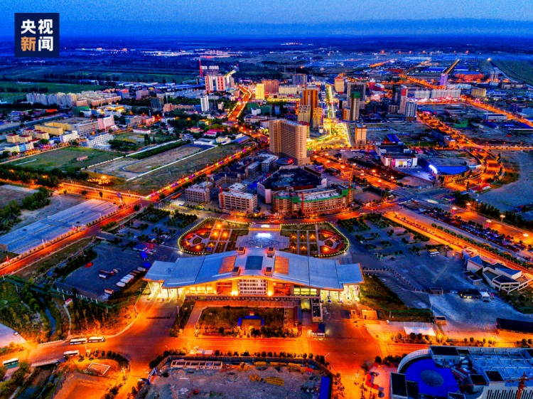 霍爾果斯市の夜景。