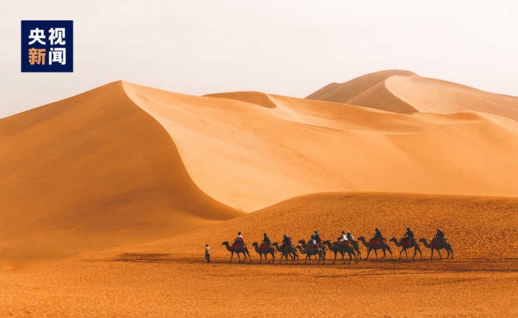 甘粛省敦煌の鳴沙山。