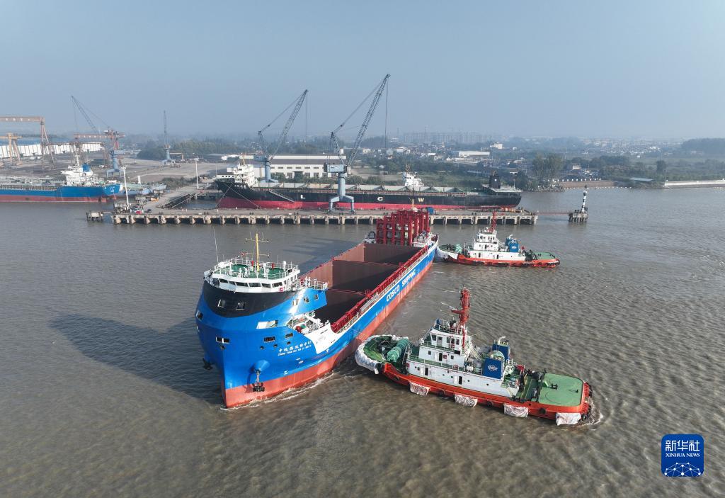 中遠(yuǎn)海運の1萬トン級電動コンテナ船が長江で試験航行