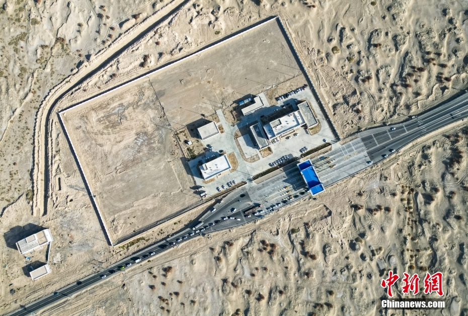 烏尉高速道路G0711號線の庫爾勒-尉犂區(qū)間、テスト運(yùn)用中は通行料無料　新疆