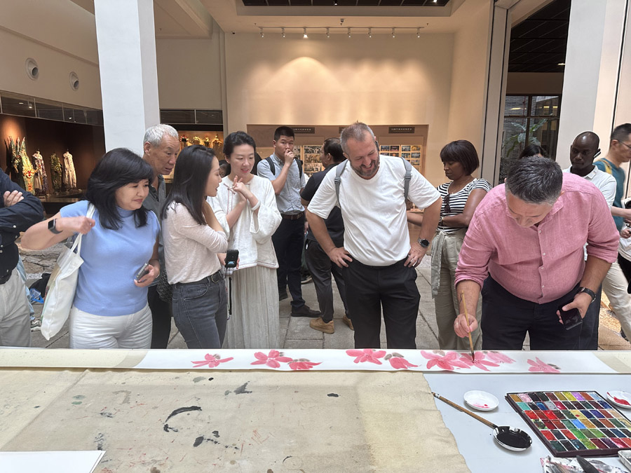 第1回國(guó)際報(bào)道「シルクロード賞」受賞者が「心を一つに未來を描く」活動(dòng)に參加